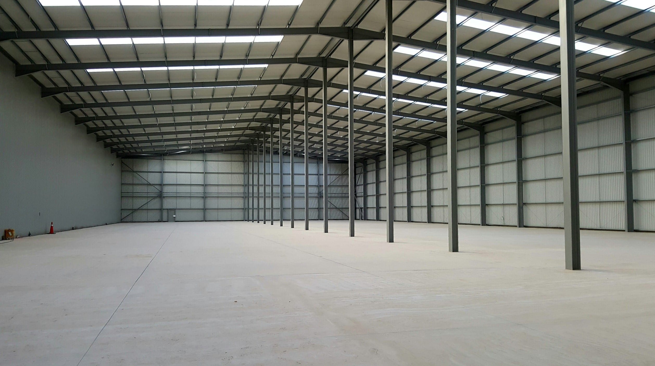 pump screed concrete floor in warehouse